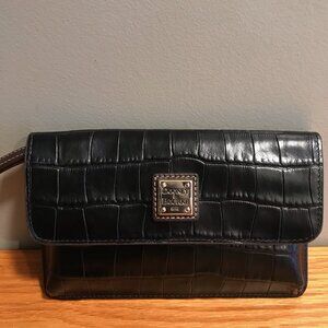 Dooney & Bourke Oakdale Milly Wristlet Croc Black